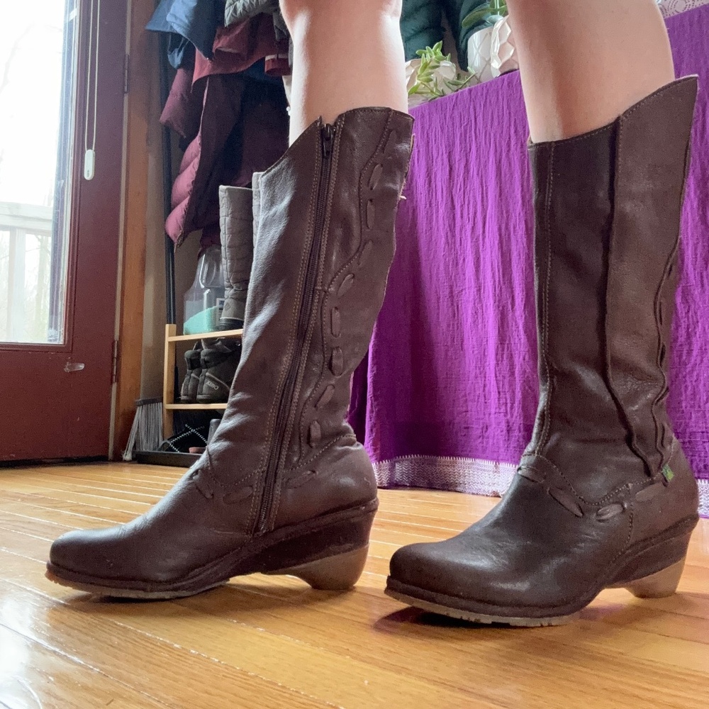 El Naturalista leather boots